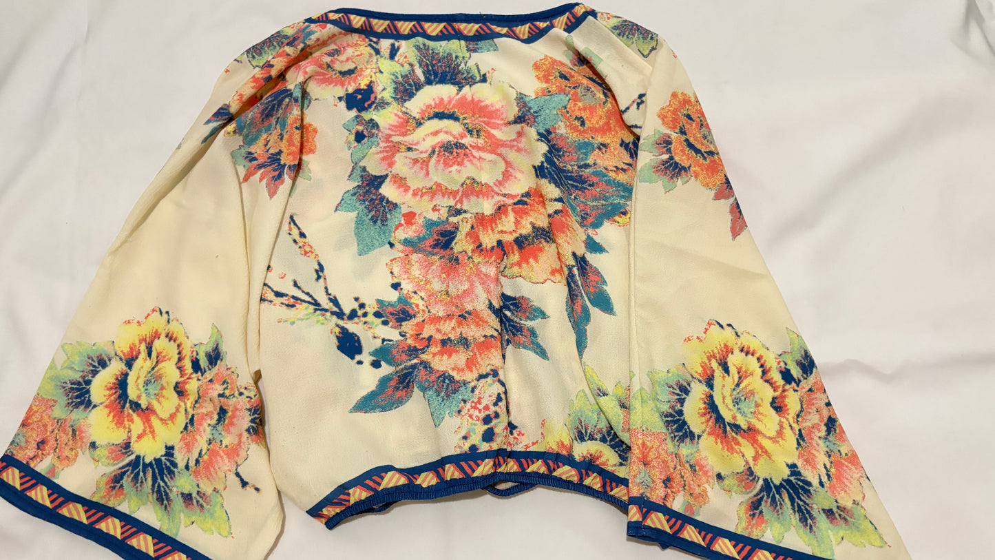 Blusa floral Flying Tomato Talla M/L