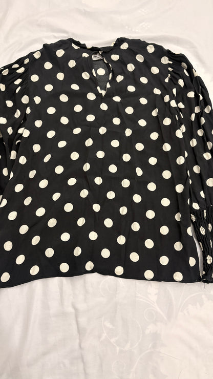 Blusa puntos Zara azul oscuro Talla M