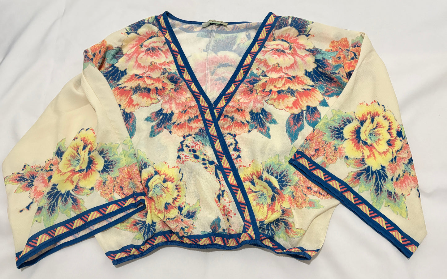 Blusa floral Flying Tomato Talla M/L