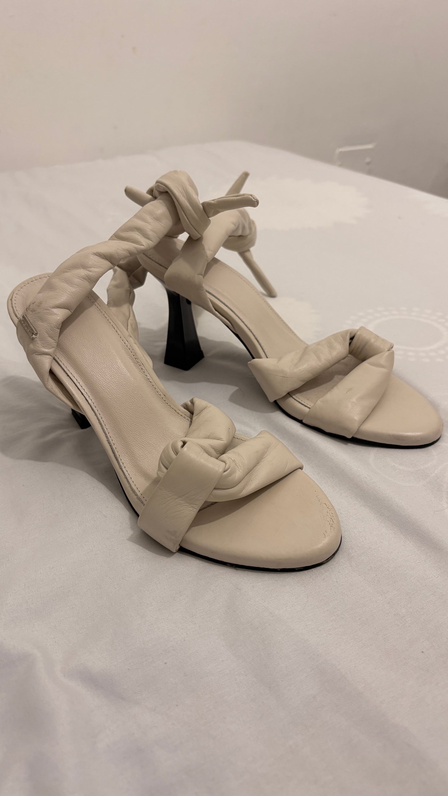Tacones Vélez blanco Talla 37