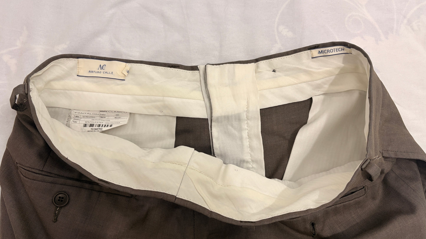Pantalón de vestir Arturo Calle café Talla 34