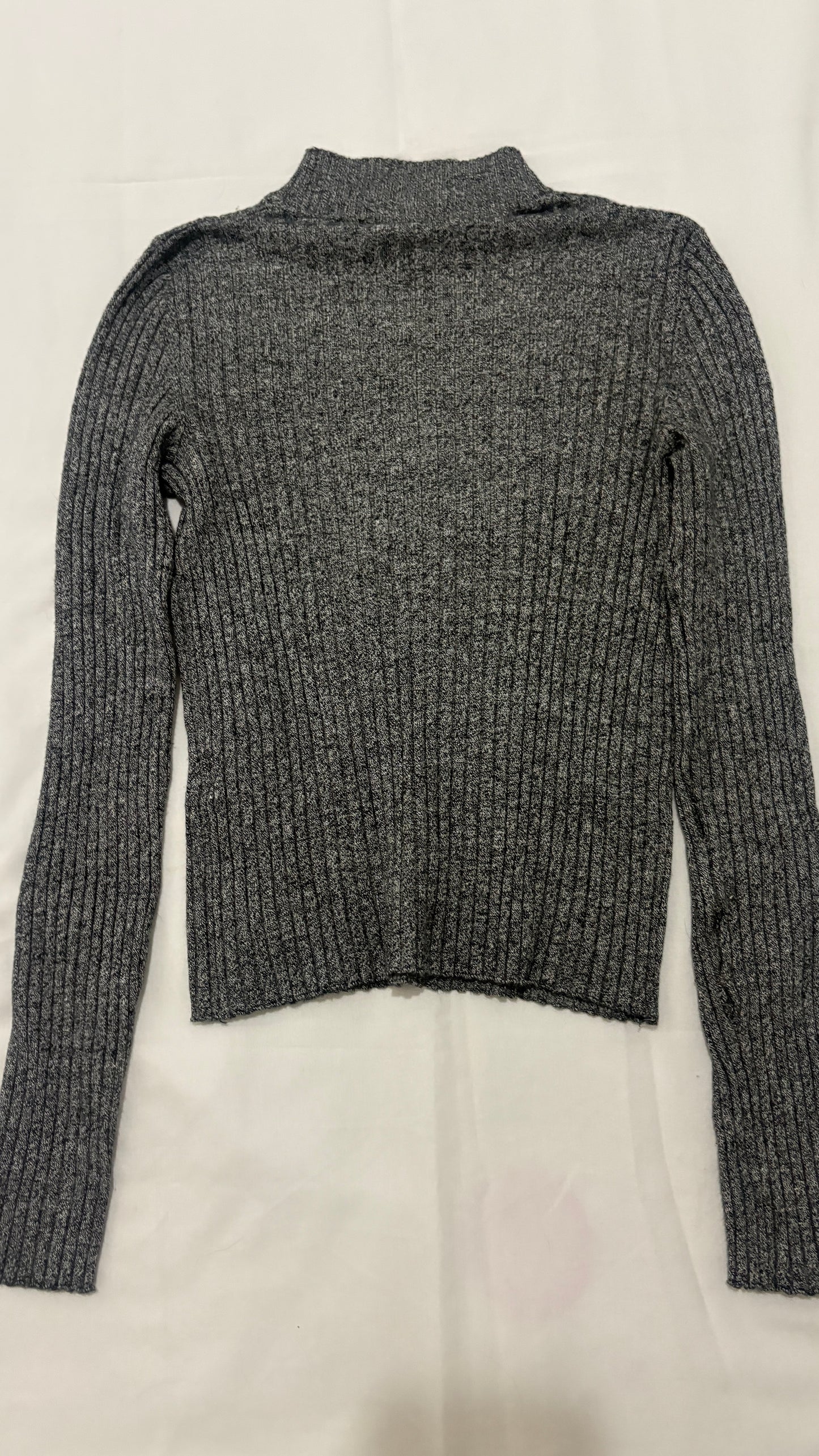 Buso Bershka gris