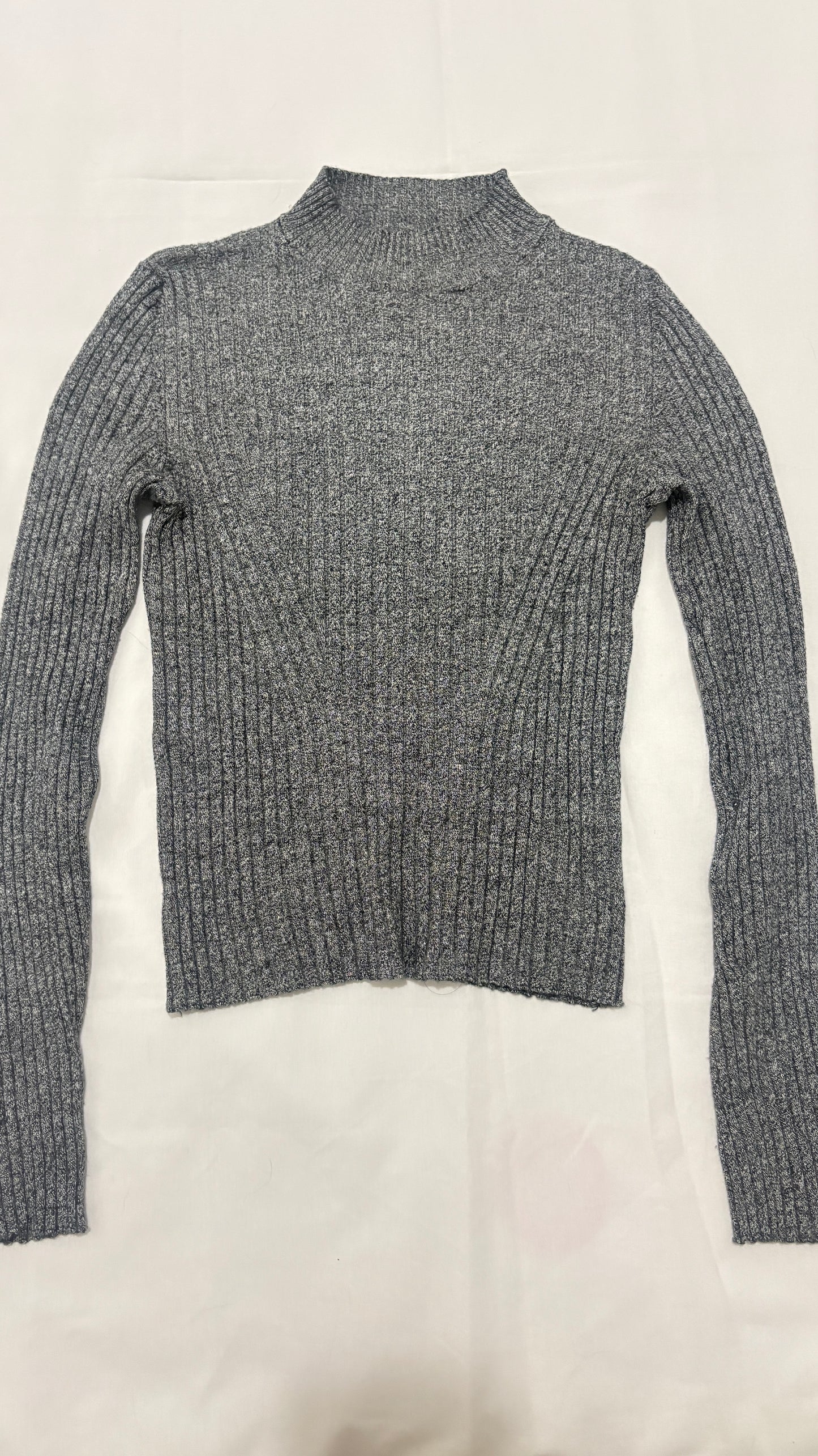 Buso Bershka gris